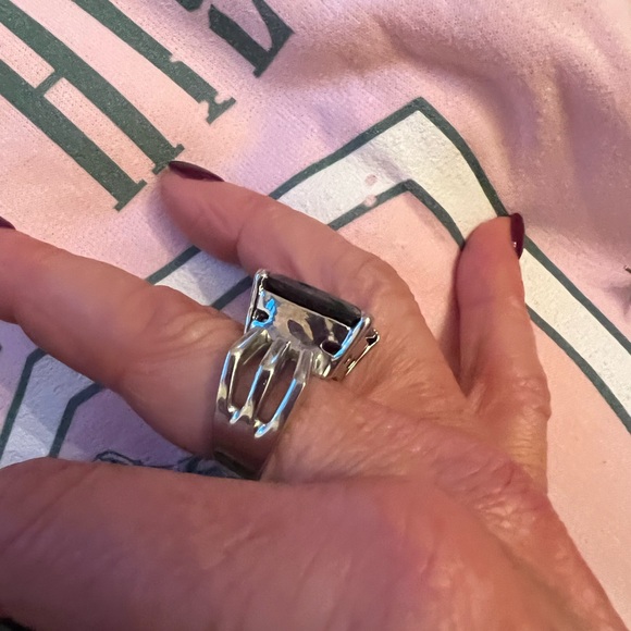 Garnet colored ring - Picture 3 of 4